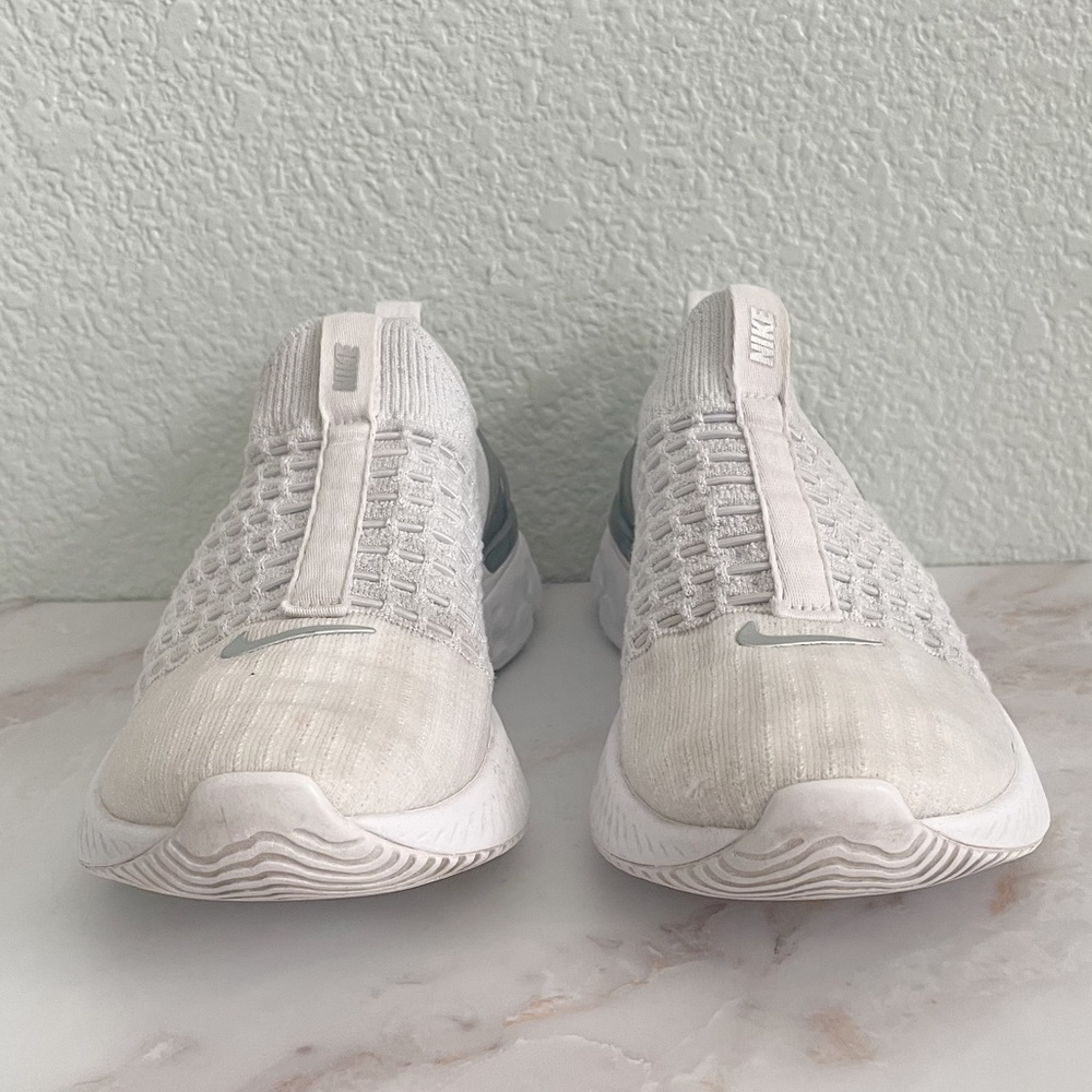 NIKE || React Phantom Sneakers - Picture 2 of 13